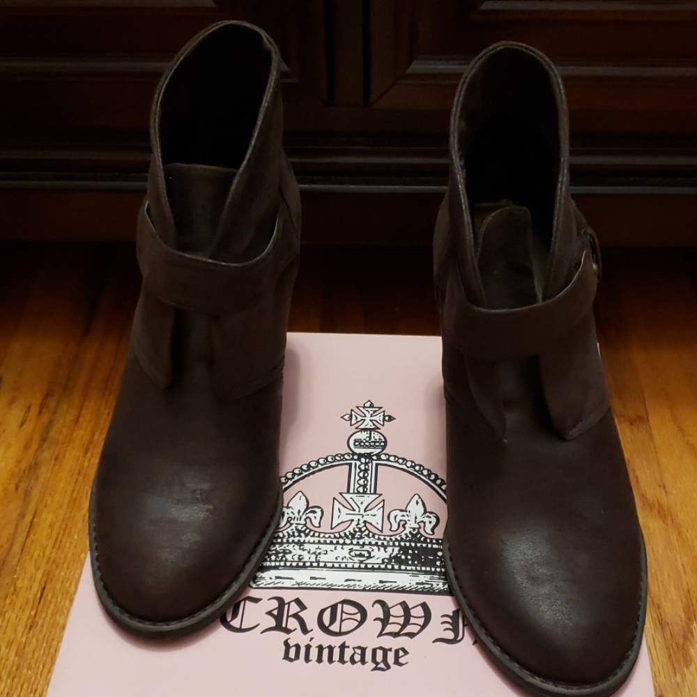 Crown Vintage brown booties